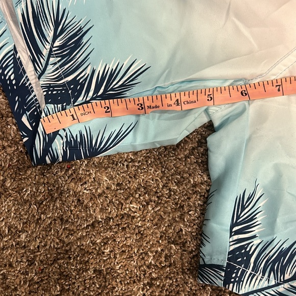 !NEVER WORN! Men’s swim trucks Large - Picture 7 of 7